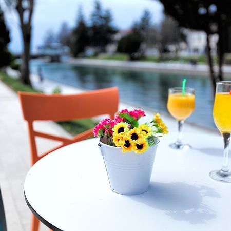 Art Theatre Caffe Hotel ストルガ エクステリア 写真